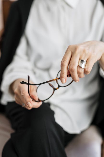 Unlock the Secrets to a Winning Resume: Expert Dos and Don’ts (50 Characters)